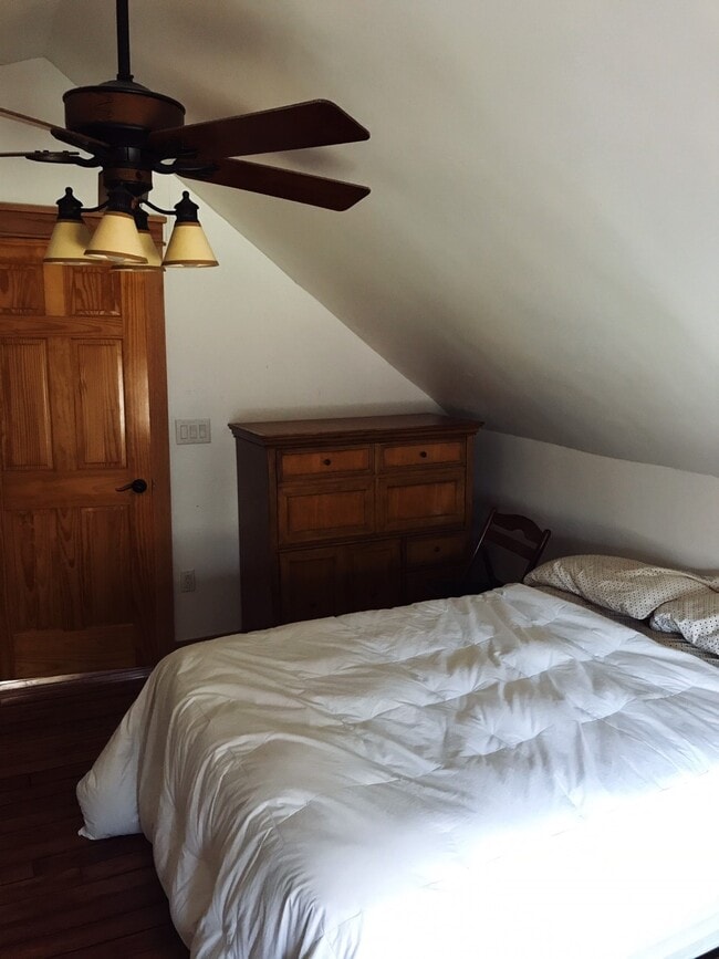 215 Amherst St in Granby, MA - Foto de edificio - Building Photo