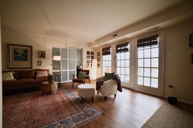 12715 Gordon Blvd, Unit Occoquan River View Condo in Woodbridge, VA - Building Photo - Building Photo
