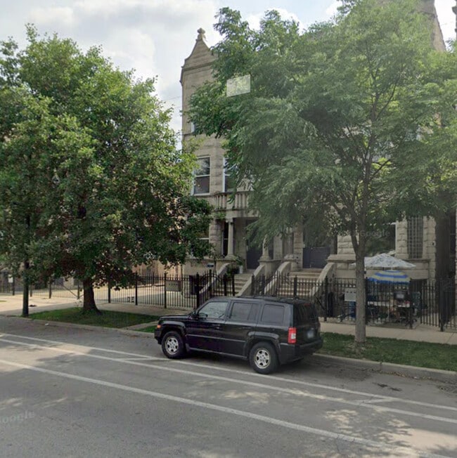 property at 1513 N California Ave