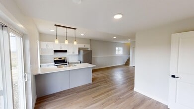 10529-105133 133 Ave in Grande Prairie, AB - Building Photo - Building Photo