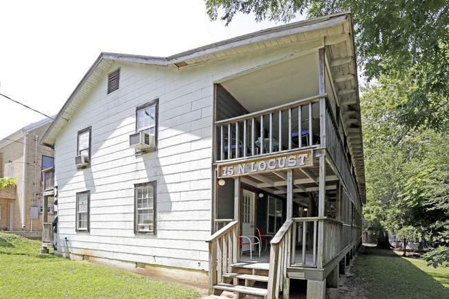 15 N Locust Ave in Fayetteville, AR - Foto de edificio - Building Photo