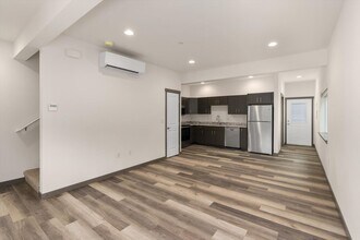 513 WA-410 in Buckley, WA - Building Photo - Building Photo