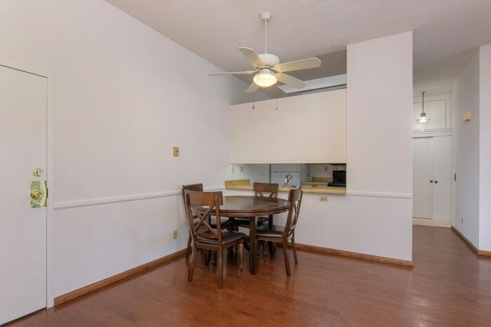 8324 Regents Rd in San Diego, CA - Building Photo