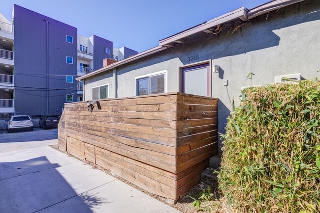 3216 Bellevue Ave in Los Angeles, CA - Foto de edificio - Building Photo