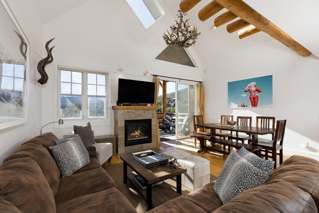 7 Saddle Ridge Rd in Big Sky, MT - Building Photo