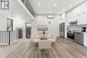 692 Richmond St W in Toronto, ON - Building Photo - Building Photo