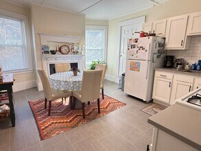 162 Babcock St, Unit 2 in Brookline, MA - Foto de edificio - Building Photo