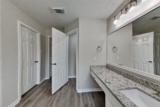 12231 Piney Bend Dr in Tomball, TX - Building Photo - Building Photo