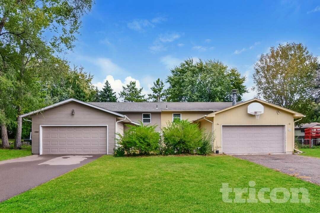 3200 Jurdy Ct S in Eagan, MN - Building Photo