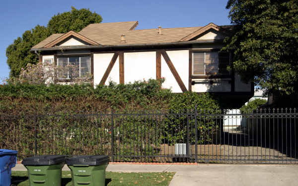 6207 Banner Ave in Los Angeles, CA - Foto de edificio - Building Photo