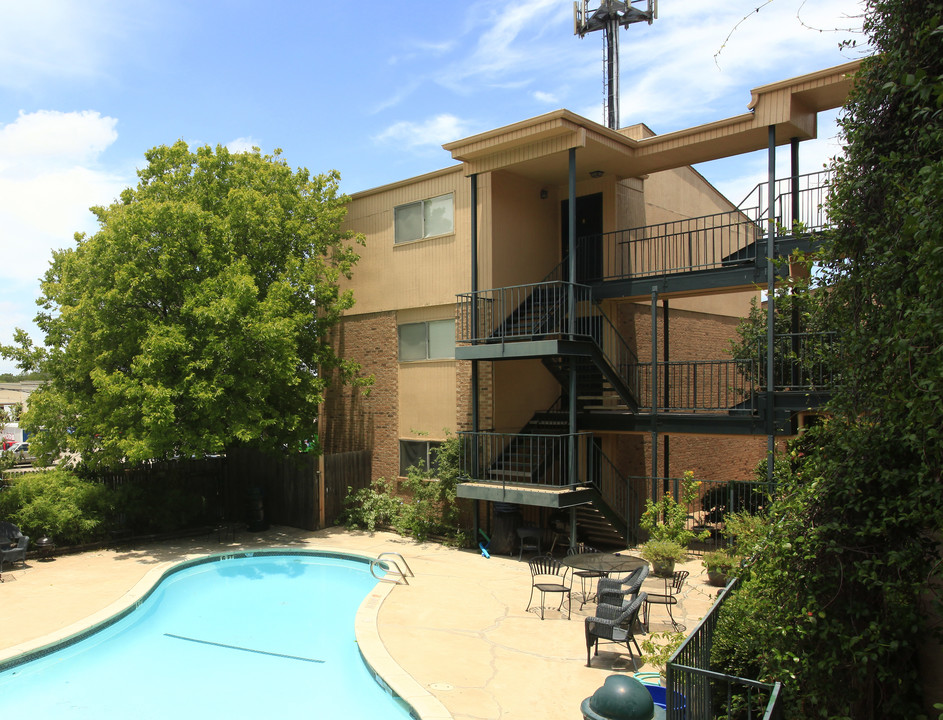 Pepperwood Apartments in Austin, TX - Foto de edificio