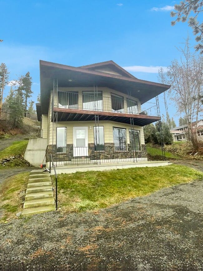 property at 14729 Cheney Spokane Rd