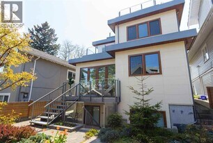 4467 W 7th Ave in Vancouver, BC - Building Photo