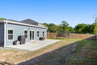 102 Gregory Pl in Smiths Station, AL - Building Photo - Building Photo