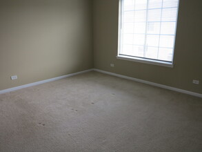 409 Cary Woods Cir in Cary, IL - Building Photo - Building Photo