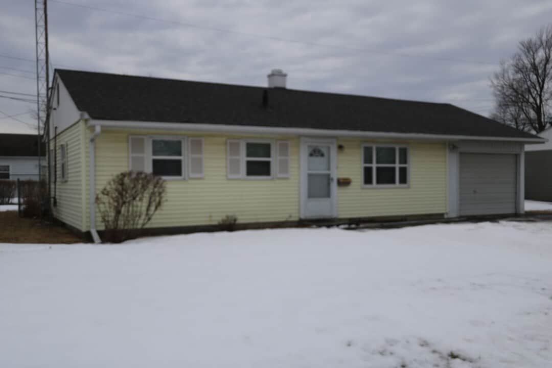 158 Windsor Cir in Burlington, IA - Building Photo