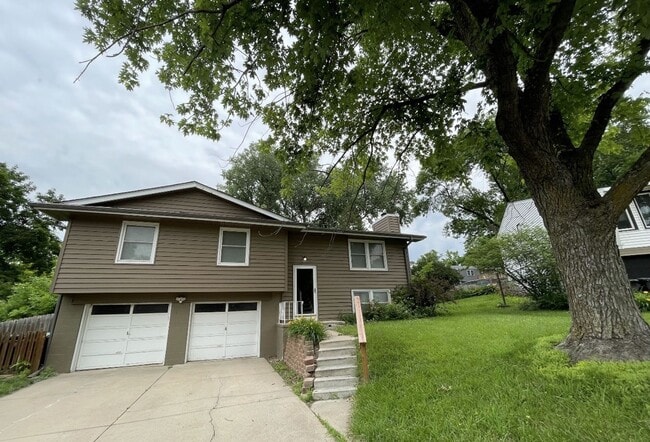 property at 15112 Lincoln Cir