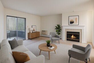 2407 S Goebbert Rd in Arlington Heights, IL - Building Photo - Building Photo