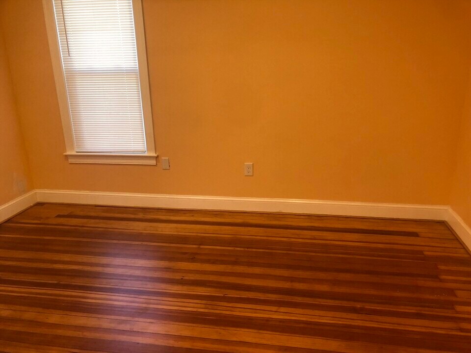 92 Emory St in Attleboro, MA - Building Photo