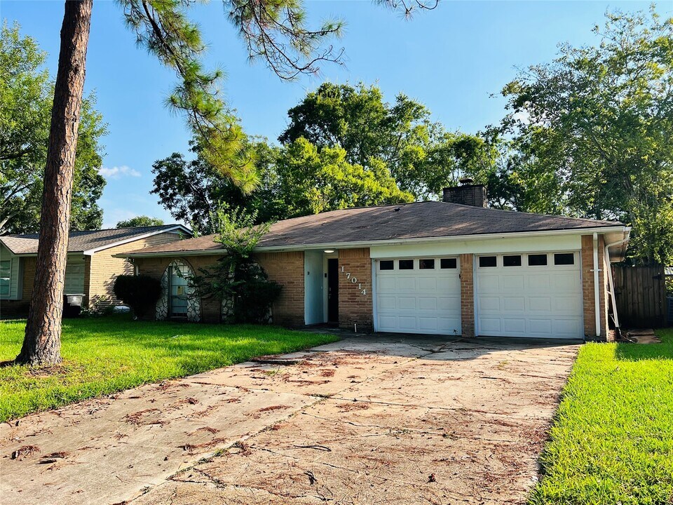 17014 Forest Bend Ave in Friendswood, TX - Building Photo
