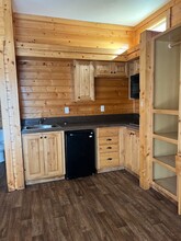 7000 Benbow Dr, Unit Cozy Cabin in Garberville, CA - Building Photo - Building Photo