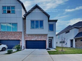 10530 Executive Lake Dr in Stafford, TX - Building Photo