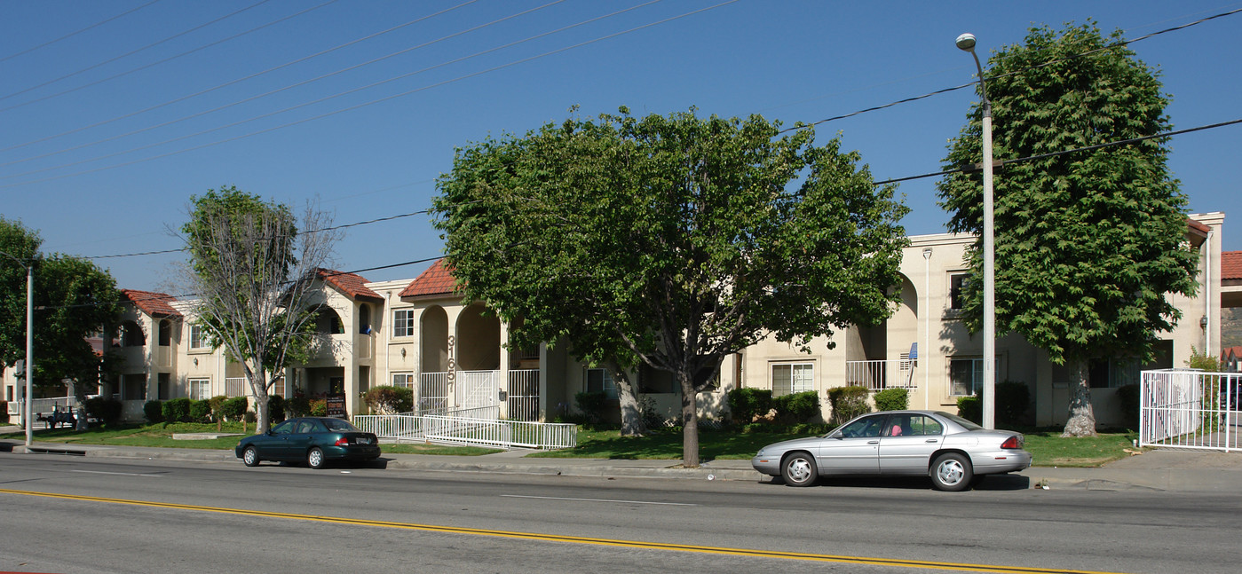 31657 Ridge Route Rd in Castaic, CA - Building Photo