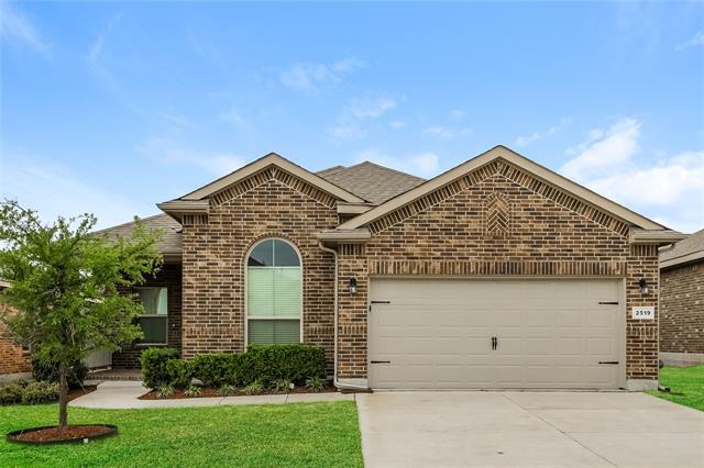 2519 Sunburst Dr in Glenn Heights, TX - Building Photo