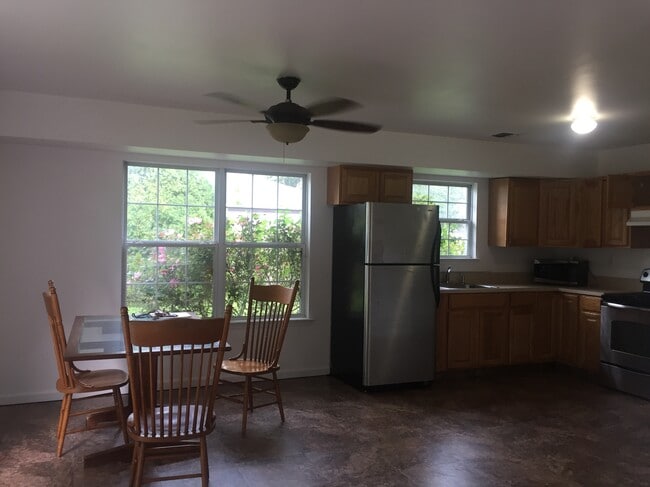 1 Sheridan Dr, Unit 1 in Shirley, NY - Foto de edificio - Building Photo