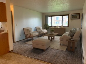 1415 14th Ave E in West Fargo, ND - Building Photo - Building Photo