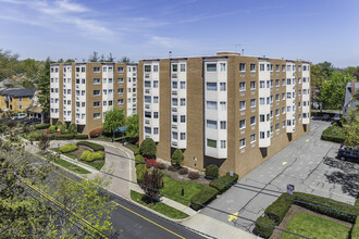 The Somerset in Hackensack, NJ - Building Photo - Building Photo