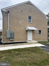 122 E Ridge Rd in Linwood, PA - Foto de edificio - Building Photo