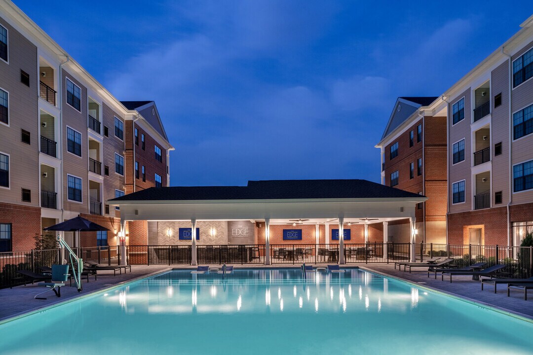 The Edge at Raritan Heights in New Brunswick, NJ - Building Photo