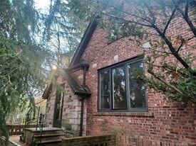 201 Old Mountain Rd N in Nyack, NY - Building Photo