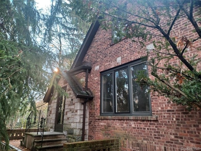 201 Old Mountain Rd N