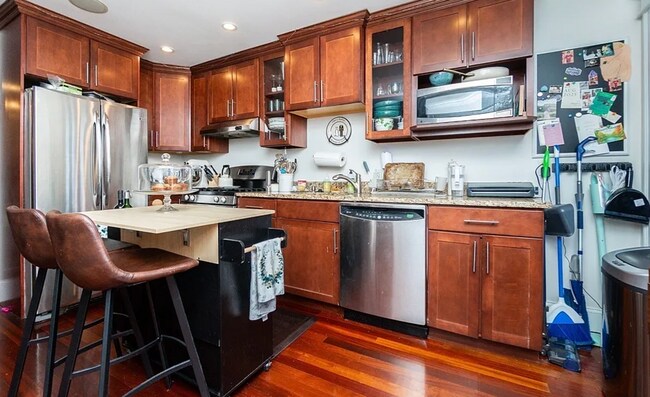 632 E Broadway, Unit 4 in Boston, MA - Foto de edificio - Building Photo