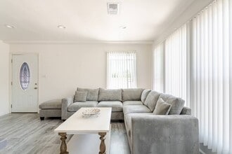 356 W Maple St, Unit 358 in Glendale, CA - Foto de edificio - Building Photo