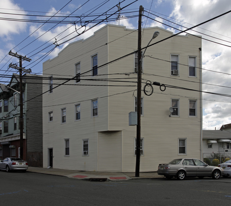 220 Old Bergen Rd in Jersey City, NJ - Building Photo