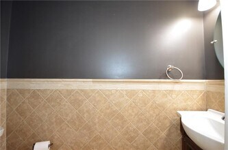 5198 Hylan Blvd in Staten Island, NY - Building Photo - Building Photo