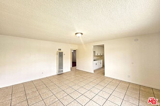 1214 E 82nd St in Los Angeles, CA - Building Photo - Building Photo