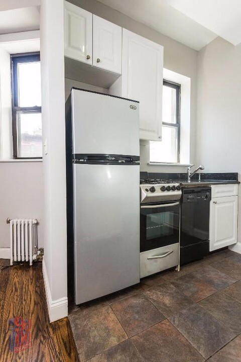 722 10th Ave in New York, NY - Building Photo