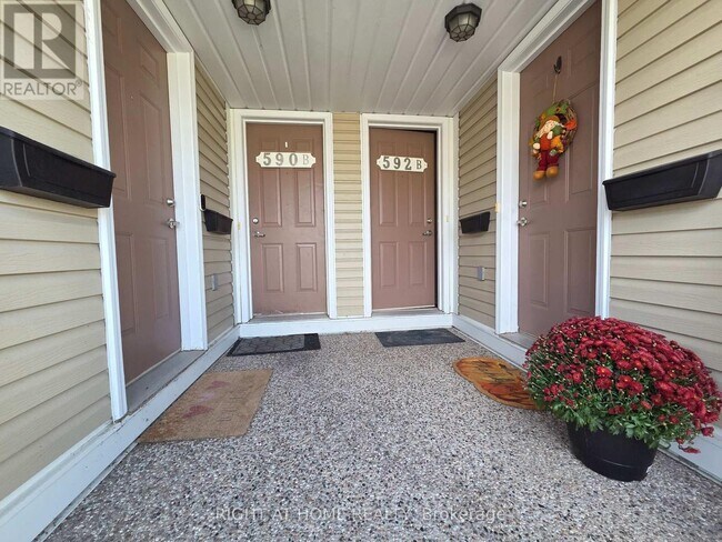 590 Chapman Mills Dr in Ottawa, ON - Building Photo - Building Photo