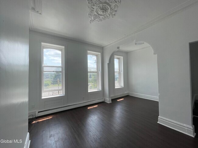 475 S Pearl St in Albany, NY - Foto de edificio - Building Photo