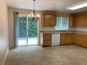 636 Blair Ct NE in Salem, OR - Building Photo - Building Photo