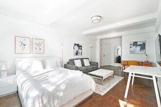 340 E 52nd St in New York, NY - Building Photo - Building Photo