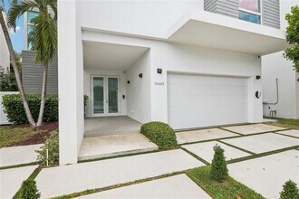 10445 NW 68th Terrace in Doral, FL - Building Photo - Building Photo