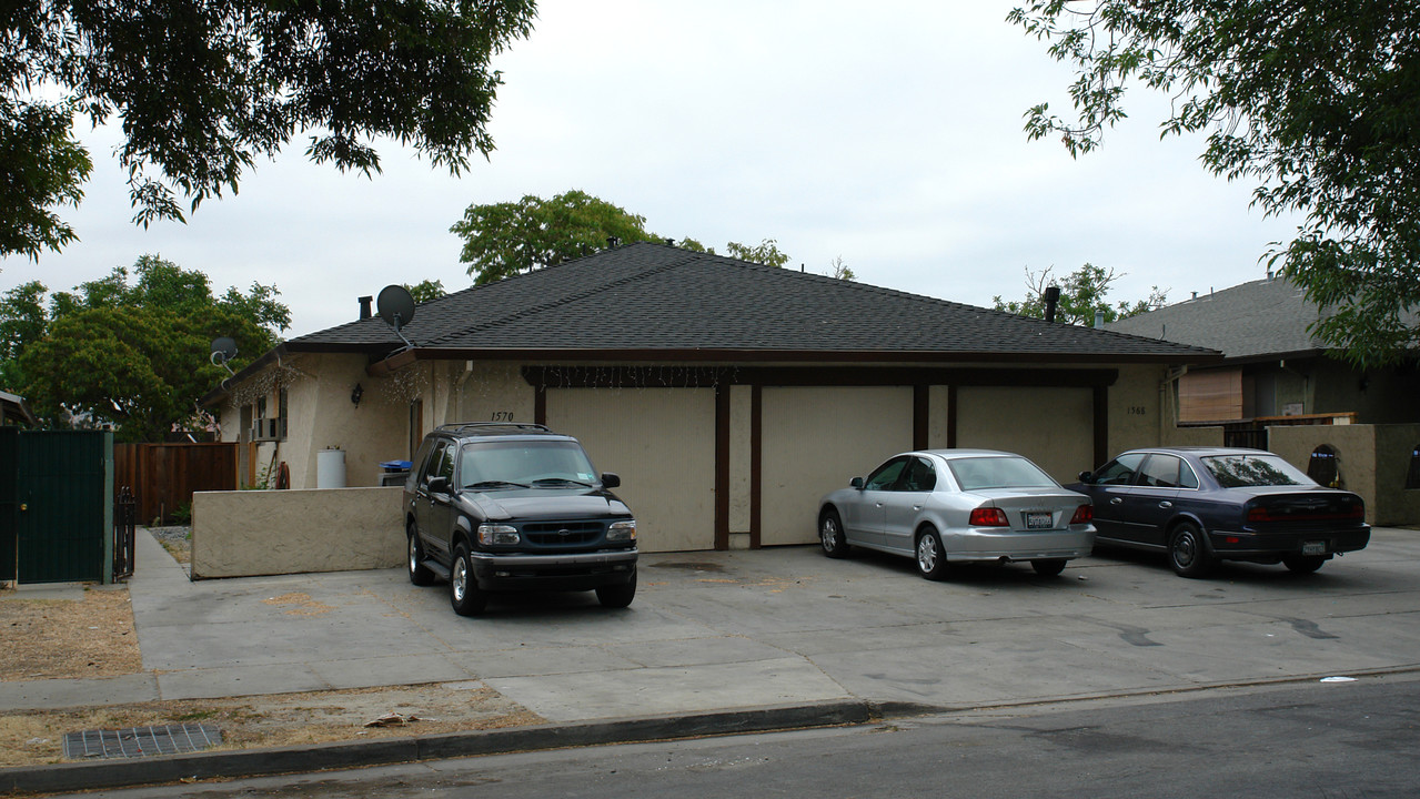 1568-1570 Flanigan Dr in San Jose, CA - Building Photo