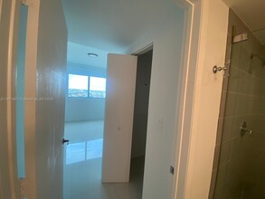 92 SW 3rd St, Unit 2209 in Miami, FL - Building Photo - Building Photo