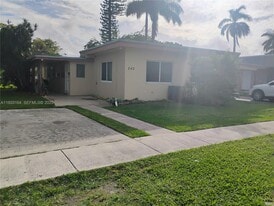 242 SE Park St in Dania Beach, FL - Building Photo