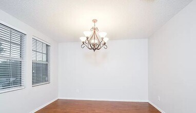 9007 Little Hoss in Converse, TX - Foto de edificio - Building Photo